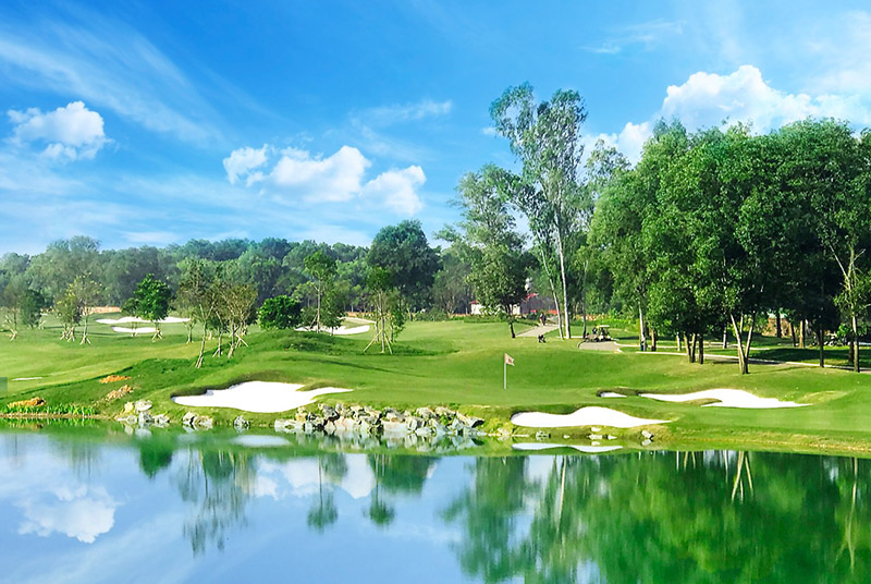 Hố thứ 19 đặc biệt Kings Course BRG Kings Island đánh từ đỉnh thác nước xuống đảo Green