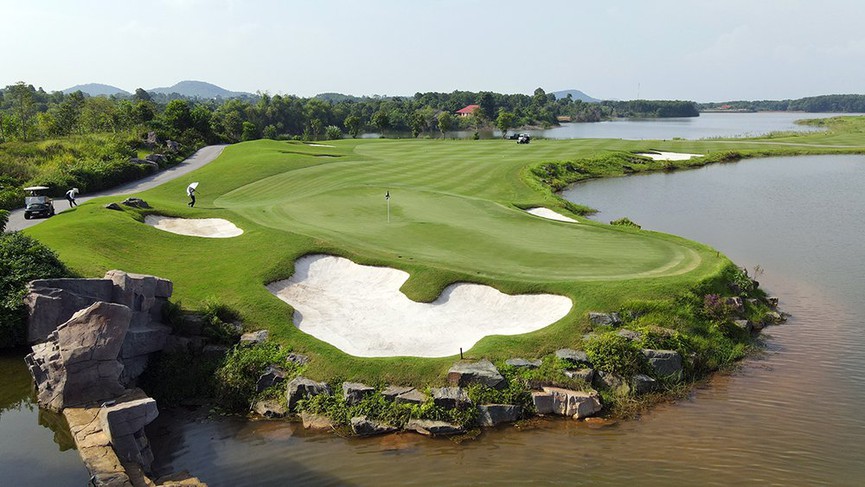 Sân golf Lakeside BRG Kings Island Sơn Tây hố golf ven hồ Đồng Mô