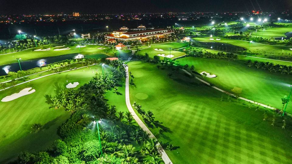 Toàn cảnh Sân Golf Long Biên Hà Nội lung linh dưới ánh đèn đêm
