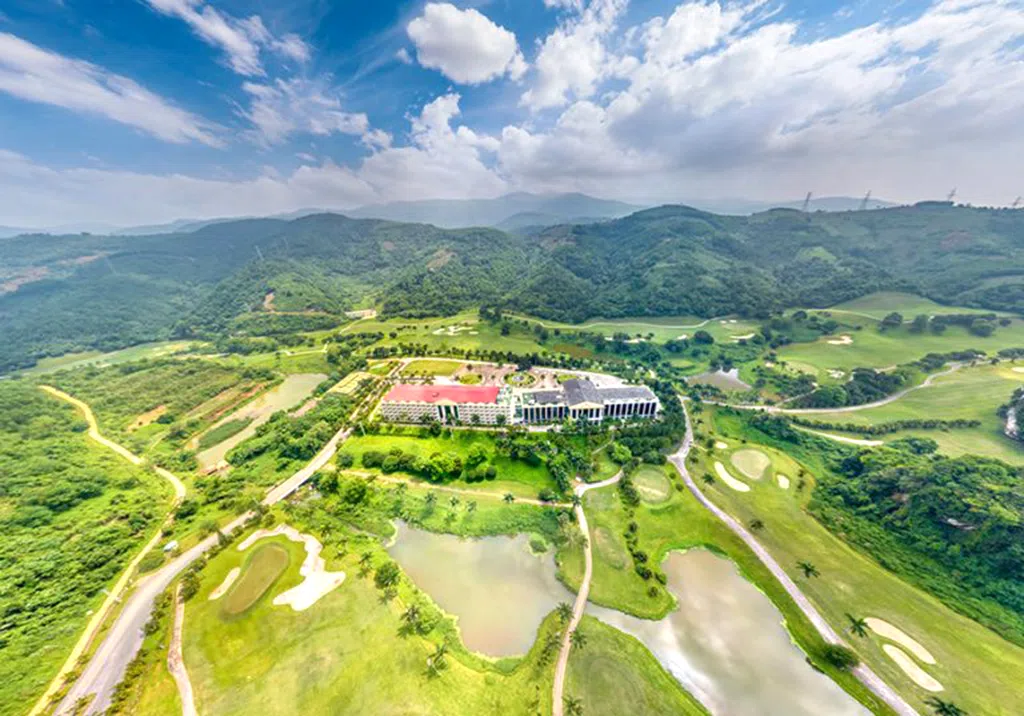 Nhà câu lạc bộ Clubhouse tráng lệ quy mô hàng đầu Đông Nam Á tại Phoenix Golf Resort