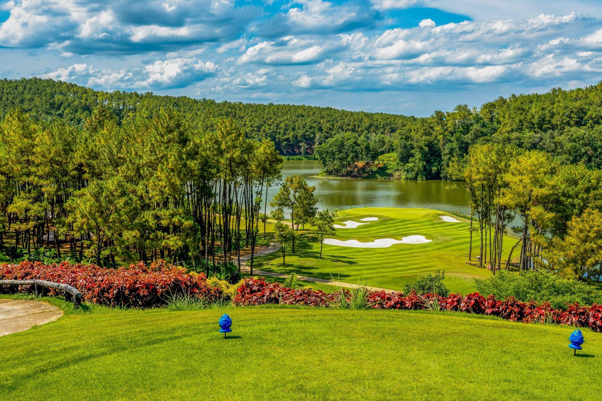 Toàn cảnh sân Tràng An Golf & Resort Ninh Bình nhìn từ trên cao