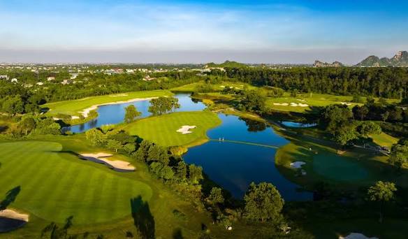 Cảnh quan toàn cảnh sân golf Sky Lake Resort & Golf Club Hà Nội