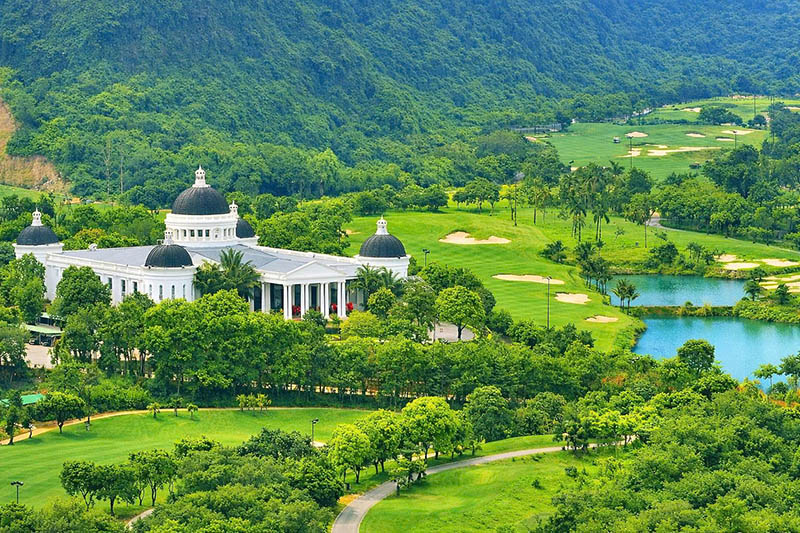 Khung cảnh thiên nhiên thung lũng đá tại sân golf Kim Bảng Hà Nam