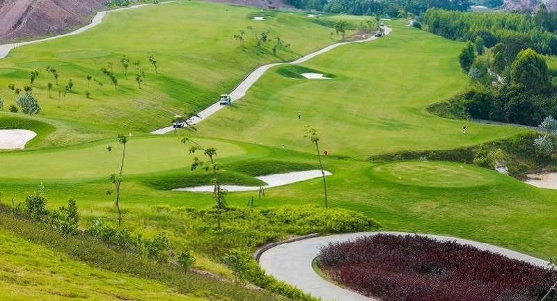Toàn cảnh sân golf Yên Dũng Amber Hills Bắc Ninh từ trên cao