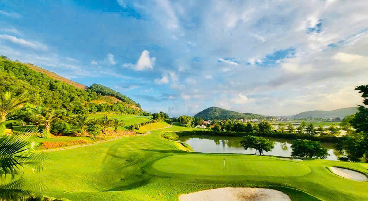 Hố golf thử thách trên sân Hillside Yên Dũng Golf Club